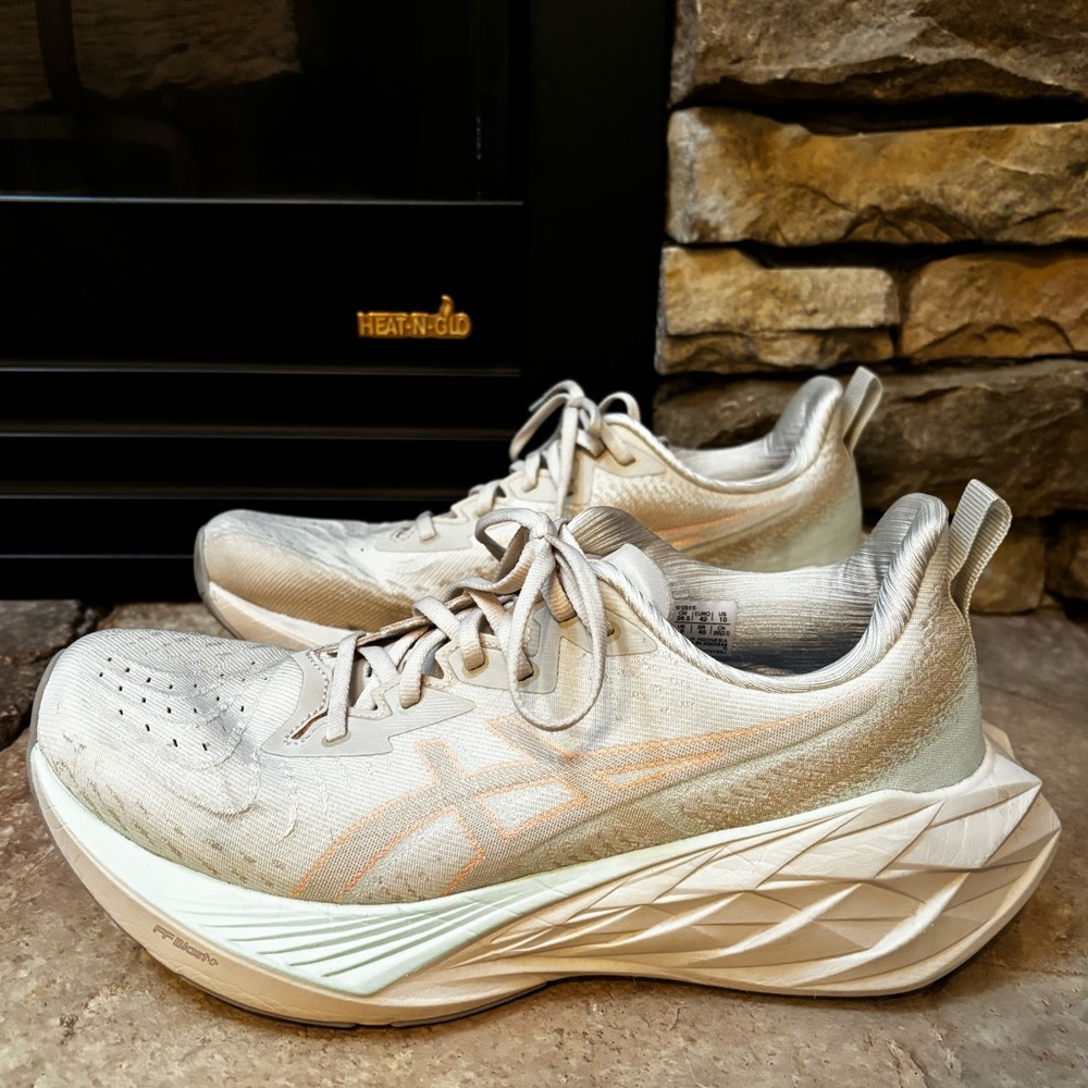 ASICS Novablast 4 oatmeal/moonrock 10